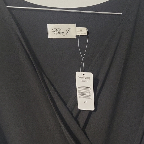 Elegant Black Dress - Picture 2 of 4